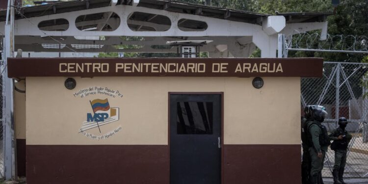 Reportan traslados de presos políticos a las cárceles de Tocuyito y Tocorón