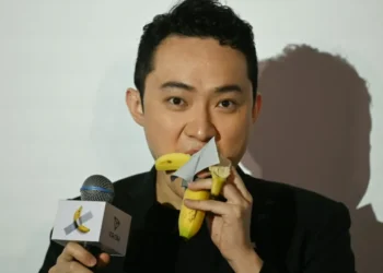 Del bolsillo al estómago: comprador se comió la banana artística por la que pagó USD 6 millones