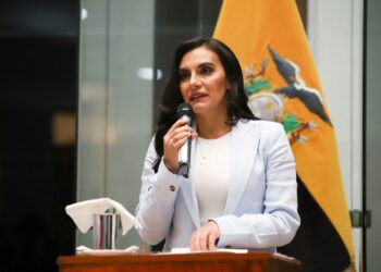 Vicepresidenta de Ecuador acusa a Noboa de planificar un golpe de Estado