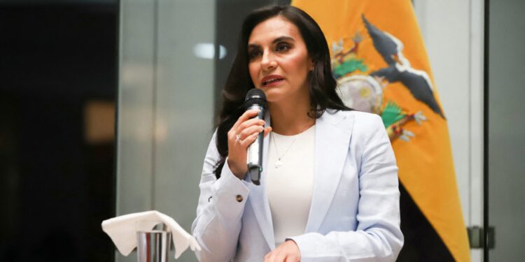 Vicepresidenta de Ecuador acusa a Noboa de planificar un golpe de Estado