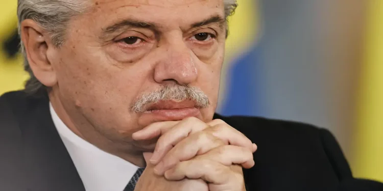 Justicia de Argentina cita a declarar a expresidente Alberto Fernández por violencia de género