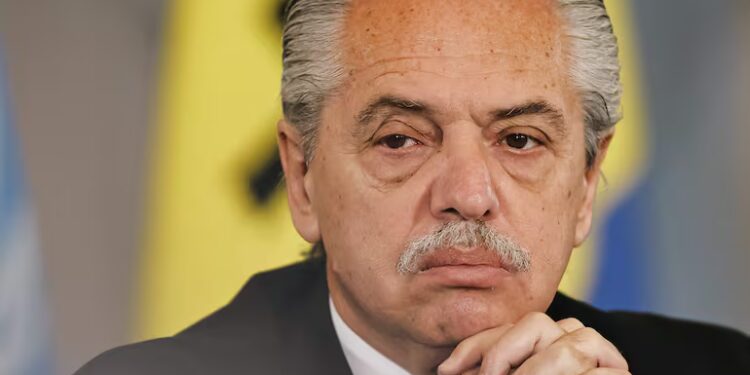 Expresidente argentino declaró ante la justicia por administración fraudulenta: es «infundado, falso y arbitrario»