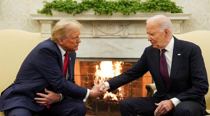 “Bienvenido de nuevo”: Biden recibió a Trump en el Despacho Oval de la Casa Blanca