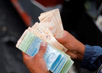 ¿Cómo podría cerrar la débil economía de Venezuela este 2024?