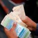 ¿Cómo podría cerrar la débil economía de Venezuela este 2024?