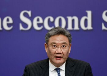 China espera “reforzar la comunicación y resolver las diferencias comerciales» con Trump