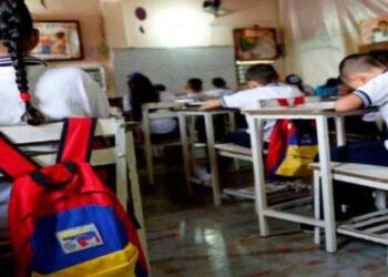 “Deterioro” de las escuelas y problema económicos afectan educación indígena, denuncia Fundaredes