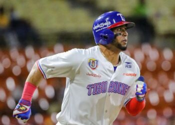 Tiburones derrotó a Magallanes en Valencia y se mantiene con solidez en la punta