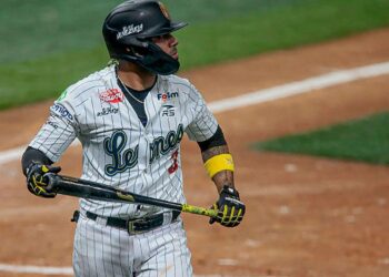 Leones de Caracas se impusó ante Tigres de Aragua con poderosa ofensiva