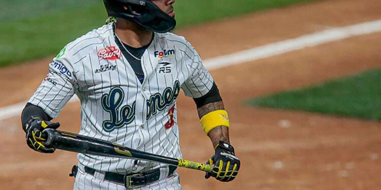 Leones de Caracas se impusó ante Tigres de Aragua con poderosa ofensiva