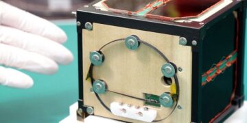 El primer satélite hecho de madera fue lanzado al espacio