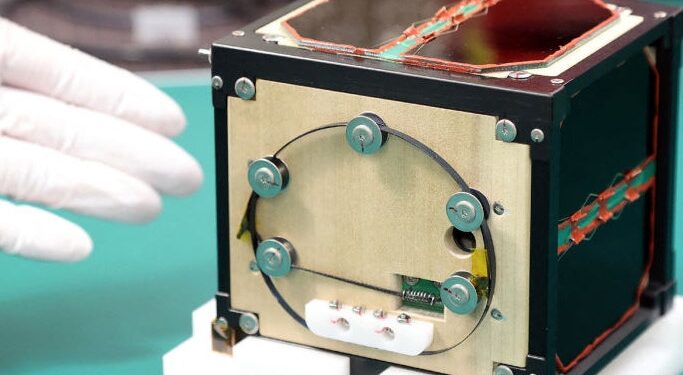 El primer satélite hecho de madera fue lanzado al espacio