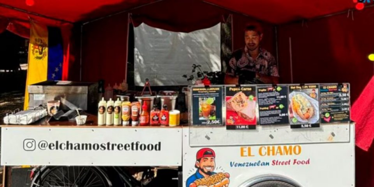 Venezolano en Alemania se hace popular con la venta de perros calientes a lo criollo