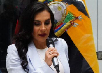Gobierno de Ecuador suspende por 150 días a la vicepresidenta Verónica Abad por “abandono injustificado”