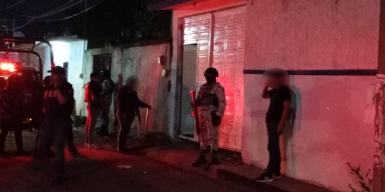 Hallan a 71 migrantes retenidos en una vivienda en el sur México, entre ellos 25 venezolanos