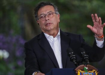 Petro suspende su viaje a la COP29 por el «colapso climático» en Colombia