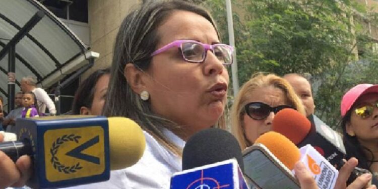 Denuncian que el Ministerio de Educación está suspendiendo salarios a docentes con doble cargo