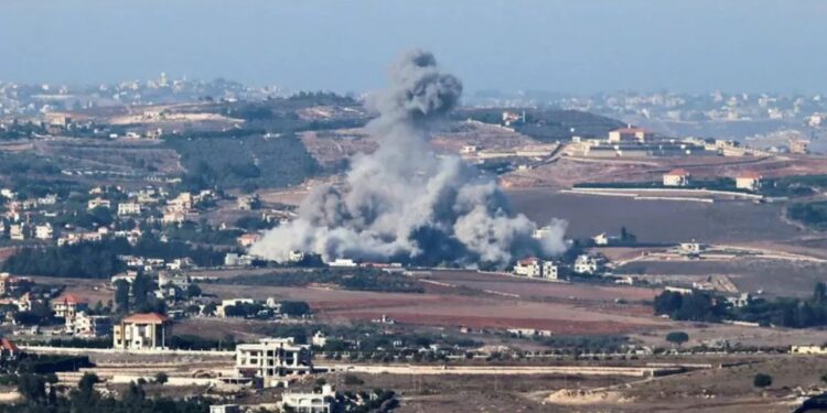 Lanzamiento de 50 cohetes desde Líbano deja tres heridos al norte de Israel