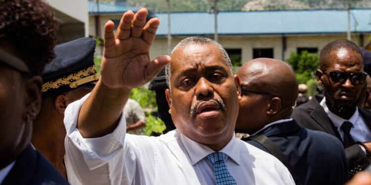 Haití destituye al primer ministro Garry Conille, en medio de amenazas criminales