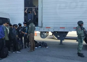250 migrantes fueron rescatados del interior de un camión en el norte de México