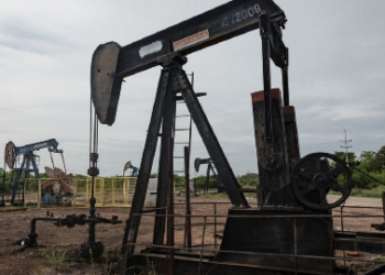 La producción petrolera subió a 989.000 barriles en octubre, pero la OPEP reporta 895.000