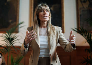 Esposa de Pedro Sánchez: “proceso en mi contra tiene un objetivo político»