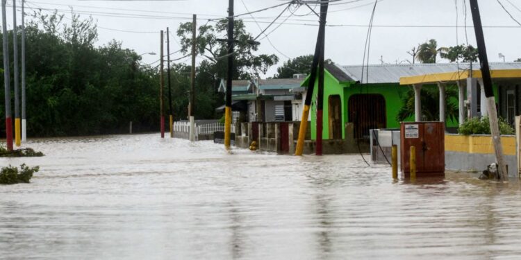 Honduras en “emergencia nacional” por lluvias que está causando la tormenta tropical Sara