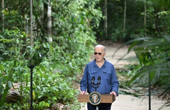 Desde la Amazonía, Biden llama a proteger la selva y desafía a Trump