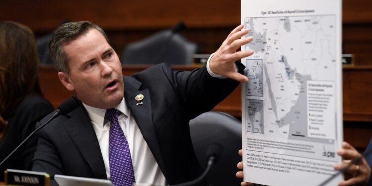 Mike Waltz, próximo asesor de Trump: «Hay que ampliar las sanciones para minimizar los recursos de Maduro»