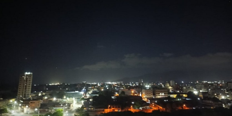 Ciudadanos reportan bajones eléctricos en distintos estados del país