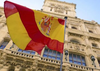 España simplifica requisitos para te regularizar a migrantes sin papeles