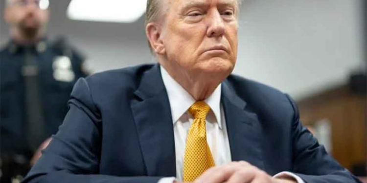 Juez de Nueva York decidirá  este martes si anula sentencia en caso contra Trump