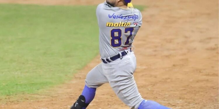 Magallanes exhibe demoledora ofensiva, para aplastar a los Leones del Caracas, 18-3, en el Estadio Monumental