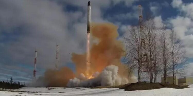 Rusia lanzó por primera vez un misil balístico intercontinental contra Ucrania