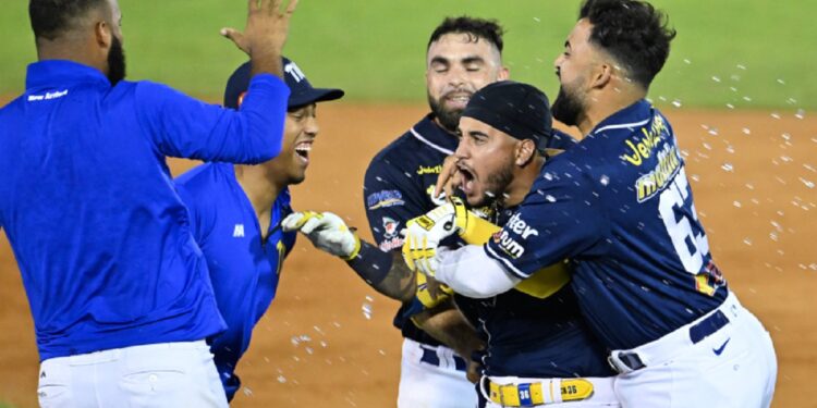 Magallanes impone respeto en Valencia tras derrotar a Águilas
