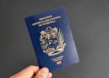 España no aceptará más el pasaporte venezolano vencido para trámites de extranjería