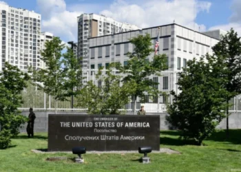EEUU reabre su embajada en Kiev tras cerrar temporalmente por riesgo de ataques