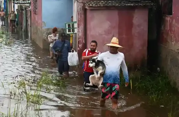 Venezuela envía segundo cargamento de ayuda humanitaria a Cuba tras daños por huracán