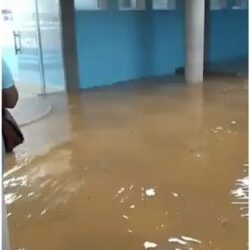 Inundada la Emergencia del Hospital Universitario de Maracaibo tras lluvias en el Zulia