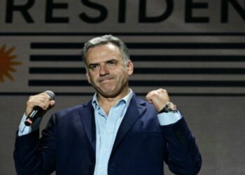 Yamandú Orsi gana segunda vuelta y la izquierda regresa al poder en Uruguay