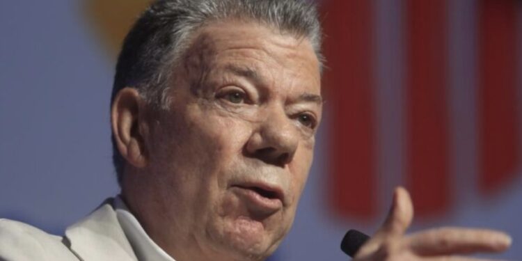 Juan Manuel Santos: “espero que Petro no vaya a reconocer a Maduro si toma posesión el 10 de enero”