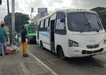 Fijan tarifa mínima del pasaje urbano en 16 bolívares a partir del 1 de diciembre