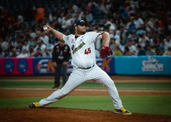 Leones derrota al Magallanes y lo empata el cuarto puesto