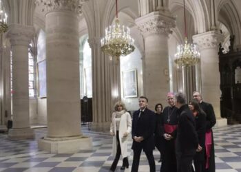 Macron visita la catedral de Notre Dame restaurada a una semana de su reapertura
