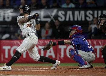 Leones despertó para derrotar a los Tigres en extrainning