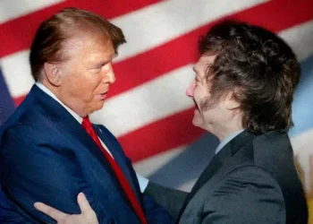 Trump y Milei se reúnen de manera informal en Mar-a-Lago: “Javier, te quiero felicitar por hacer Argentina grande de nuevo”