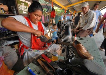 BID revela que mujeres venezolanas dedican seis horas de trabajo no remunerado mientras que los hombres solo tres