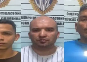 Detienen a tres vigilantes que golpearon al diseñador Luis Braccal