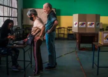 ¿Acudir o no a elecciones en 2025?: la oposición venezolana deshoja la margarita