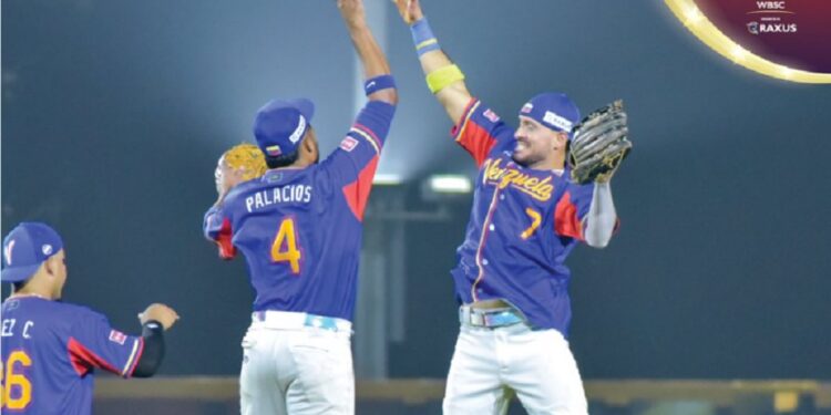 Venezuela sacó la casta, venció a EEUU y tomó el liderato del grupo A en el Premier 12 (Fotos)